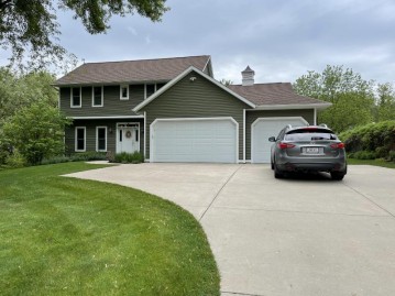 N7501 Kettle Moraine Dr, Whitewater, WI 53190