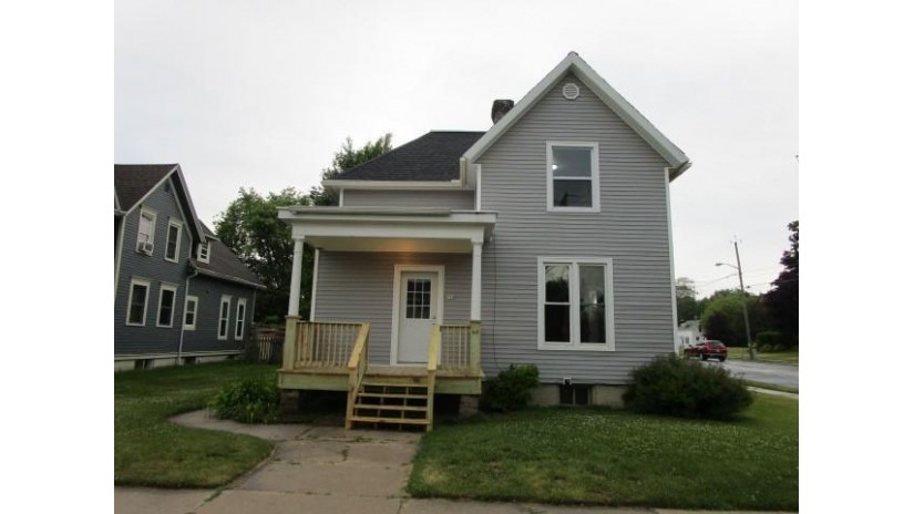 734 N 10th St Manitowoc, WI 54220 by Coldwell Banker Real Estate Group~Manitowoc $159,900