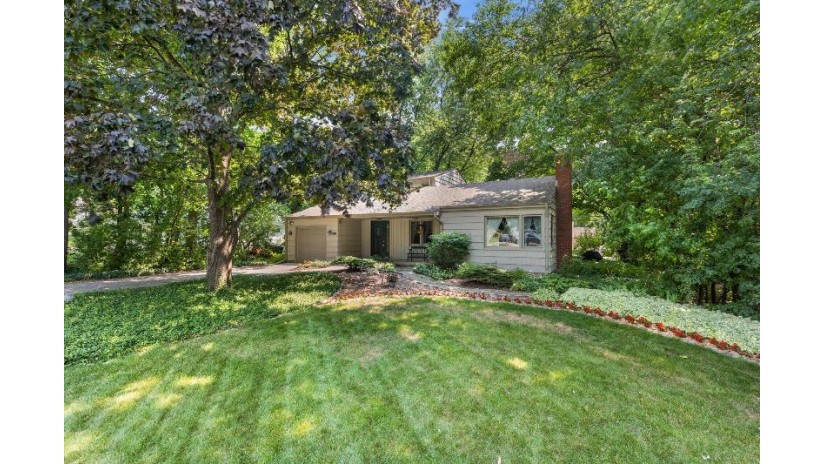 1320 N 124th St Wauwatosa, WI 53226 by First Weber Inc - Brookfield $289,900