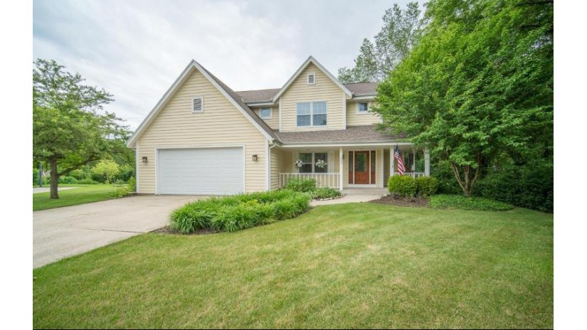 500 Rustic Ln Hartland, WI 53029 by Exsell Real Estate Experts LLC $499,900