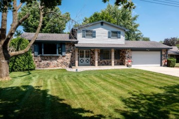 W191S7340 Bay Shore Dr, Muskego, WI 53150-8278