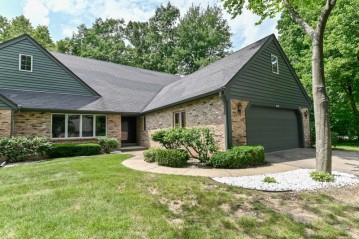 12427 N Golf Dr, Mequon, WI 53092-2462