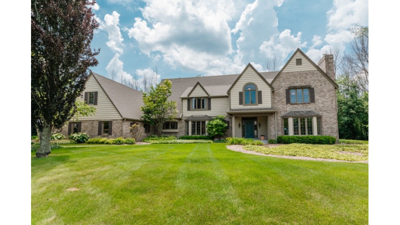 115 E Trillium Ct Mequon, WI 53092 by Shorewest Realtors $825,000