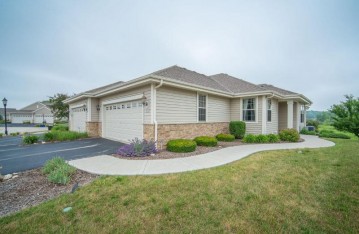 2732 Portage Cir, Waukesha, WI 53189-6886