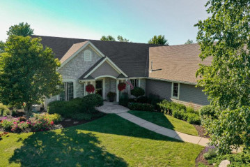 W274N8775 Meadow Ridge Dr, Lisbon, WI 53029-8460