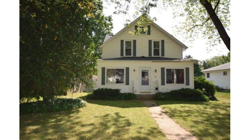 416 Grand Ave Hartford, WI 53027 by Emmer Real Estate Group $192,500