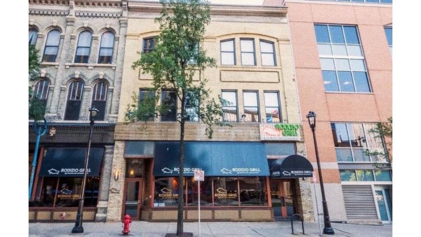 771 N Water St 35 Milwaukee, WI 53202 by Mancuso Realty Group $375,000