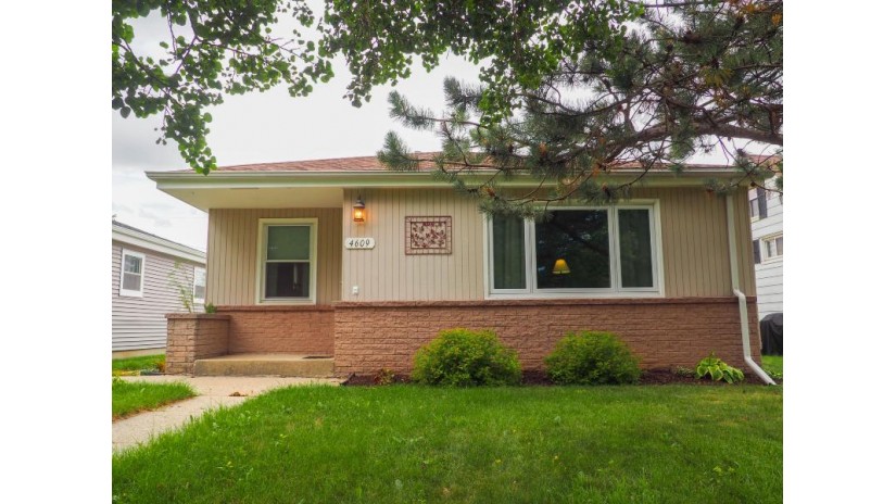 4609 S 49th St Greenfield, WI 53220 by Redefined Realty Advisors LLC $199,000