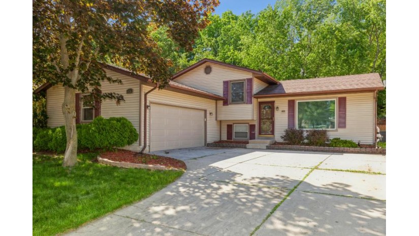 410 S Grandview BLVD Waukesha, WI 53188 by Coldwell Banker Realty $322,000