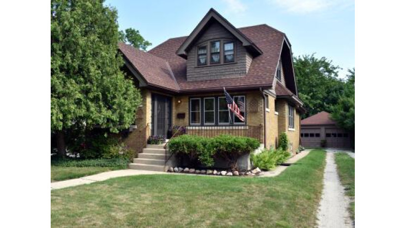 316 E Howard Ave Milwaukee, WI 53207 by Town & Lake Realty $249,900