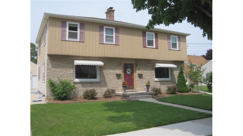 612 S 33rd St 610 Manitowoc, WI 54220 by Coldwell Banker Real Estate Group~Manitowoc $164,900