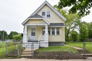 2852 N 10th St, Milwaukee, WI 53206-3224