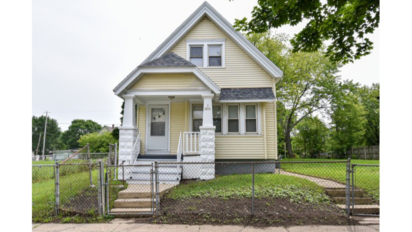 2852 N 10th St Milwaukee, WI 53206 by Shorewest Realtors $50,000