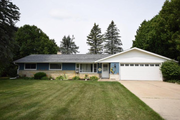 6409 Scenic Dr E, Trenton, WI 53095-3513