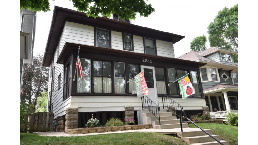 2811 S Clement Ave Milwaukee, WI 53207 by Shorewest Realtors $250,000
