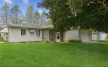 N6107 Square Rd, Hubbard, WI 53032-9779