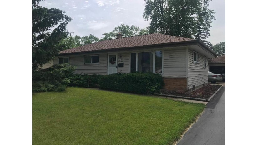 W147N8345 Manchester Dr Menomonee Falls, WI 53051 by List 4 Less MLS of WI $239,900