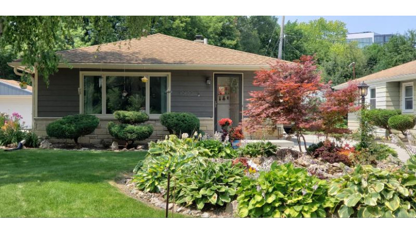 10622 W Fisher Pkwy Wauwatosa, WI 53226 by Custom Fit Realty, LLC $299,900