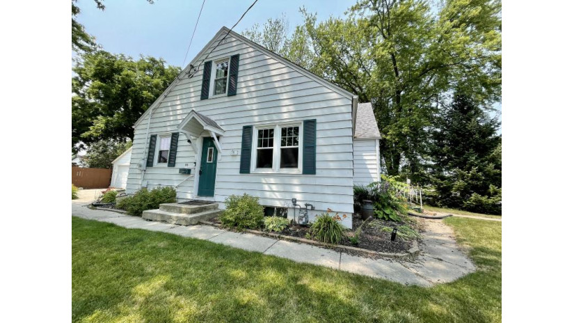 205 W Milwaukee St Watertown, WI 53094 by Realty Executives Platinum $195,000