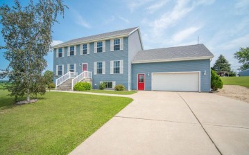 106 Chestnut Ct, Theresa, WI 53091-9640