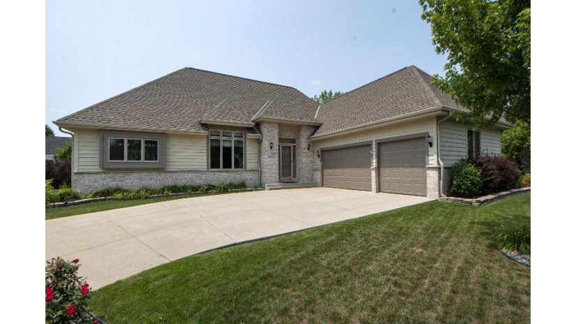 8902 S Barn Owl Ct Franklin, WI 53132 by First Weber Inc - Brookfield $475,000