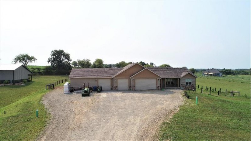197 Main St Sullivan, WI 53178 by Realty Executives Platinum $499,900