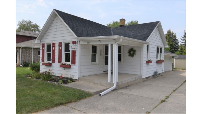 616 W Bender Rd Glendale, WI 53217 by Shorewest Realtors $159,900