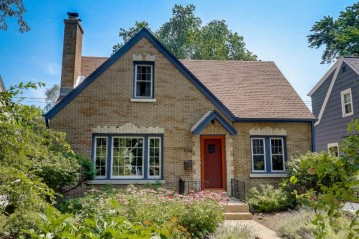 5134 N Elkhart Ave, Whitefish Bay, WI 53217-5607