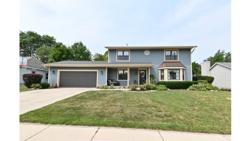 1008 Cottonwood Ct West Bend, WI 53095 by Shorewest Realtors $350,000