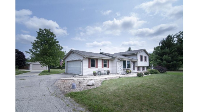 W326S8262 Paradise Ct Mukwonago, WI 53149 by Realty Executives - Integrity $354,000