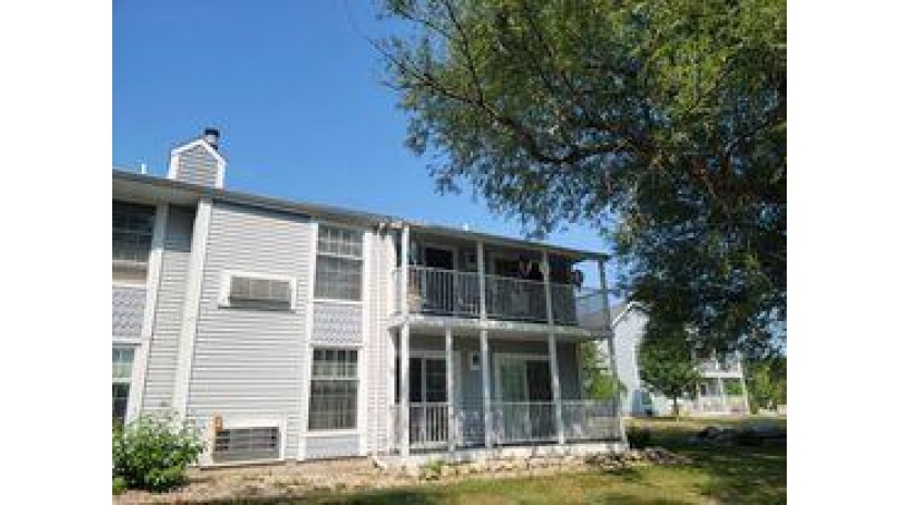300 Foxwood Dr 112 Waterford, WI 53185 by Jeff Braun Realty, LLC $214,900