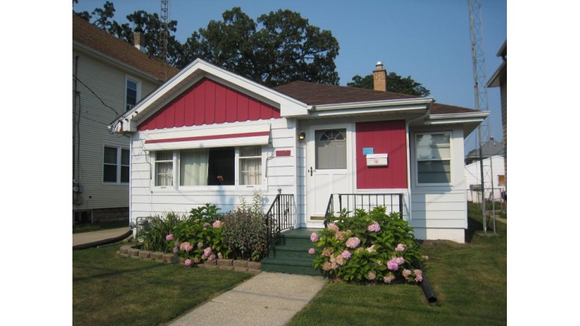 6812 24th Ave Kenosha, WI 53143 by Better Homes and Gardens Real Estate Power Realty $154,900