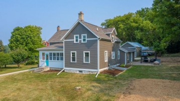 2246 Paradise Dr, Trenton, WI 53095-8502