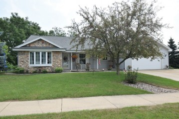 630 Ledgeview Ln, Brownsville, WI 53006