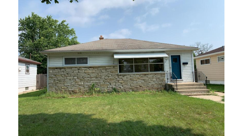 9418 W Lisbon Ave Milwaukee, WI 53222 by Grapevine Realty $149,900