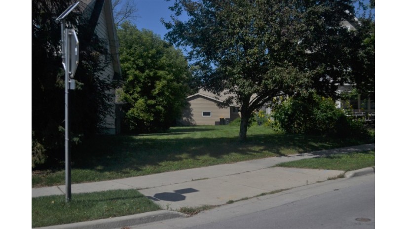 1717 Ludington Ave Wauwatosa, WI 53226 by Shorewest Realtors $99,000