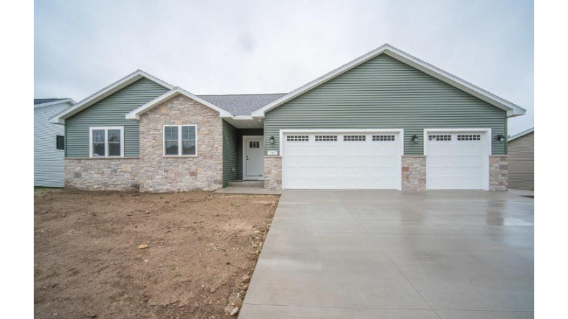 717 Drumlin Dr Kewaskum, WI 53040 by Boss Realty, LLC $399,900