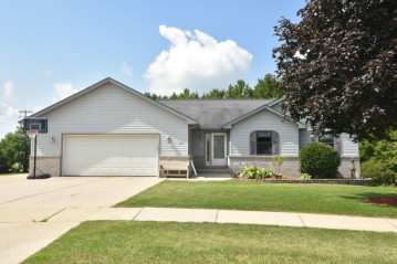 559 Washington Ct, Kewaskum, WI 53040-8901