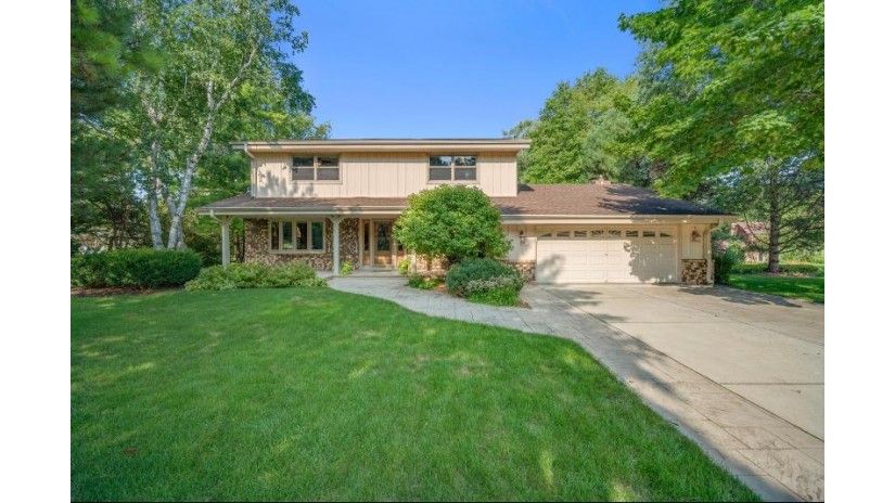 3710 Stonebrook Ct Brookfield, WI 53005 by Coldwell Banker Realty $494,000