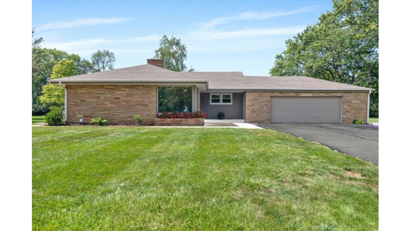 11315 N Mulberry Dr Mequon, WI 53092 by Riverwest Realty Milwaukee $449,000