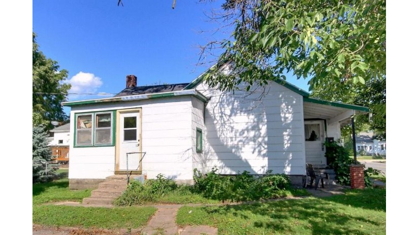 821 Clinton St La Crosse, WI 54603 by Cindy Gerke & Associates $49,000