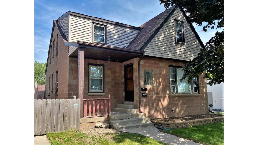 4652 S Lenox St Milwaukee, WI 53207 by RE/MAX Realty Pros~Brookfield $267,900