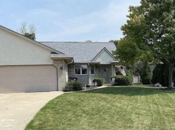 16647 W Sumerland Ct, New Berlin, WI 53151-5548