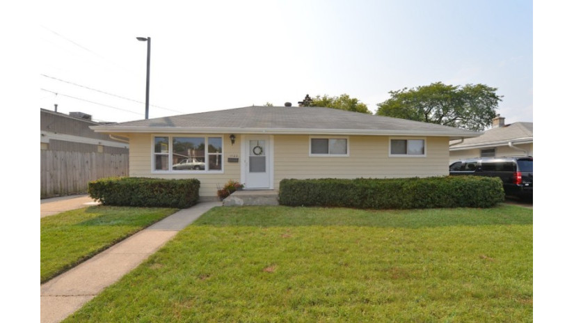 1122 Ohio St Racine, WI 53405 by Shorewest Realtors $150,000