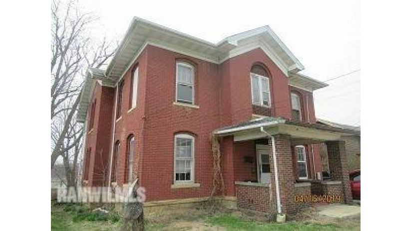 1019 MAIN Savanna, IL 61074 by Mel Foster Co. $39,000