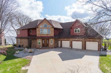 3220 Old Orchard Lane, Oshkosh, WI 54902-7330