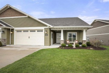 1345 Prairie Lake Circle, Fox Crossing, WI 54956