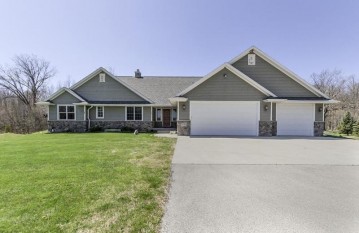 6170 Black Walnut Way, Little Suamico, WI 54171