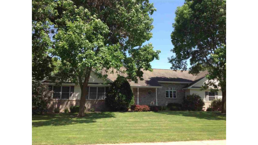 814 S Goldenrod Drive Grand Chute, WI 54914 by First Weber, Inc. $349,900