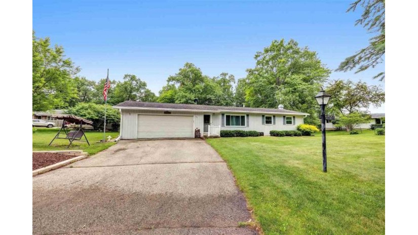 272 Ridge Road Oconto Falls, WI 54154 by Elysian Realty, LLC $220,000